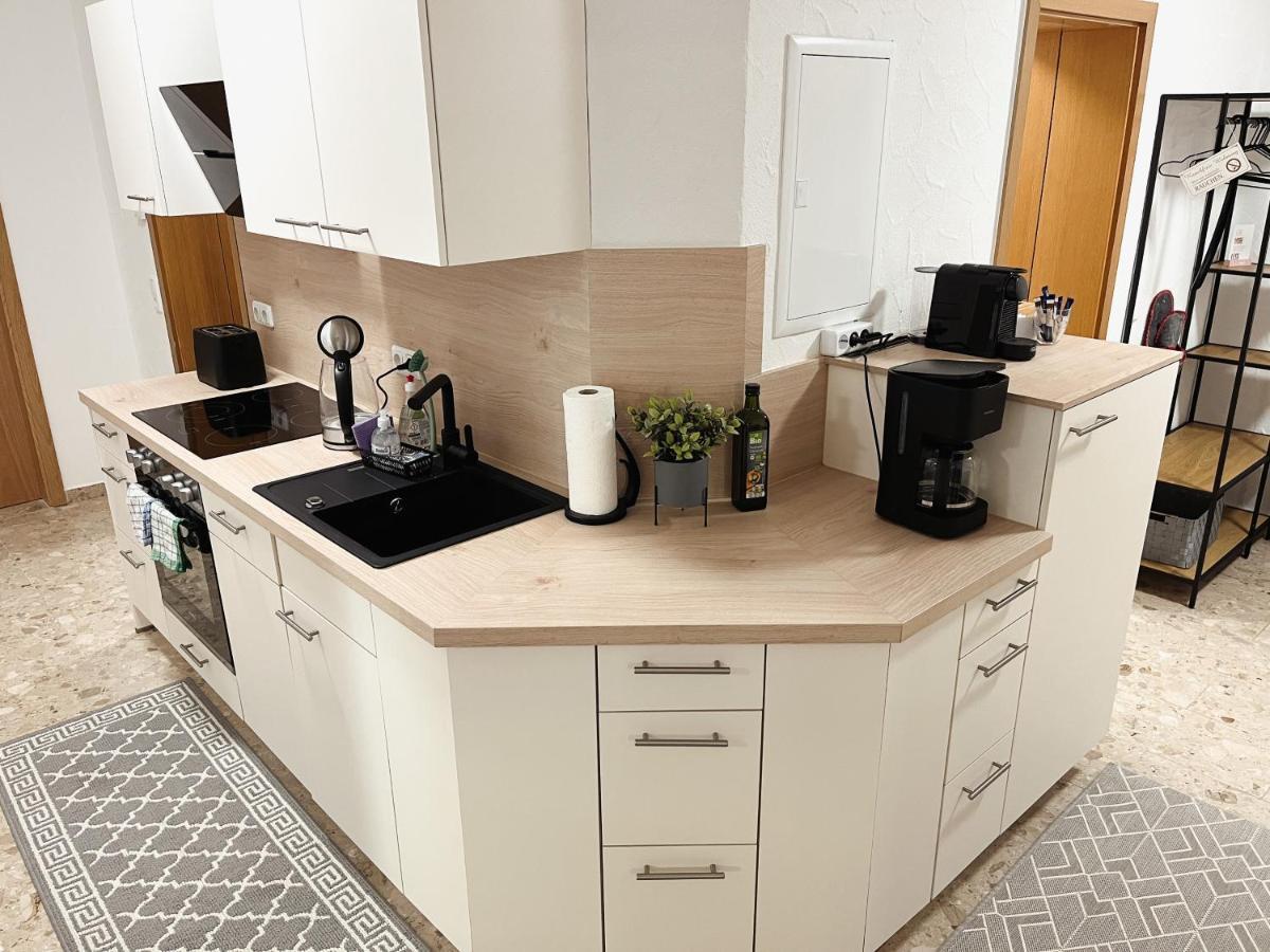 Bohnapartments Elisa - Wohlfuehlapartment Mit 2 Gratis Parkplaetzen Und 3 Schlafzimmern - Wlan - Vollausstattung Erfurt Exterior photo