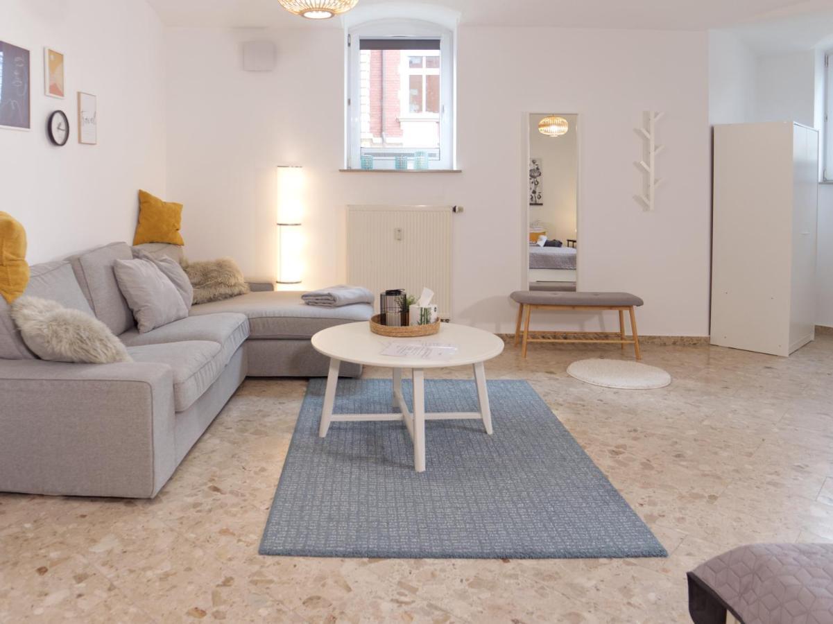 Bohnapartments Elisa - Wohlfuehlapartment Mit 2 Gratis Parkplaetzen Und 3 Schlafzimmern - Wlan - Vollausstattung Erfurt Exterior photo