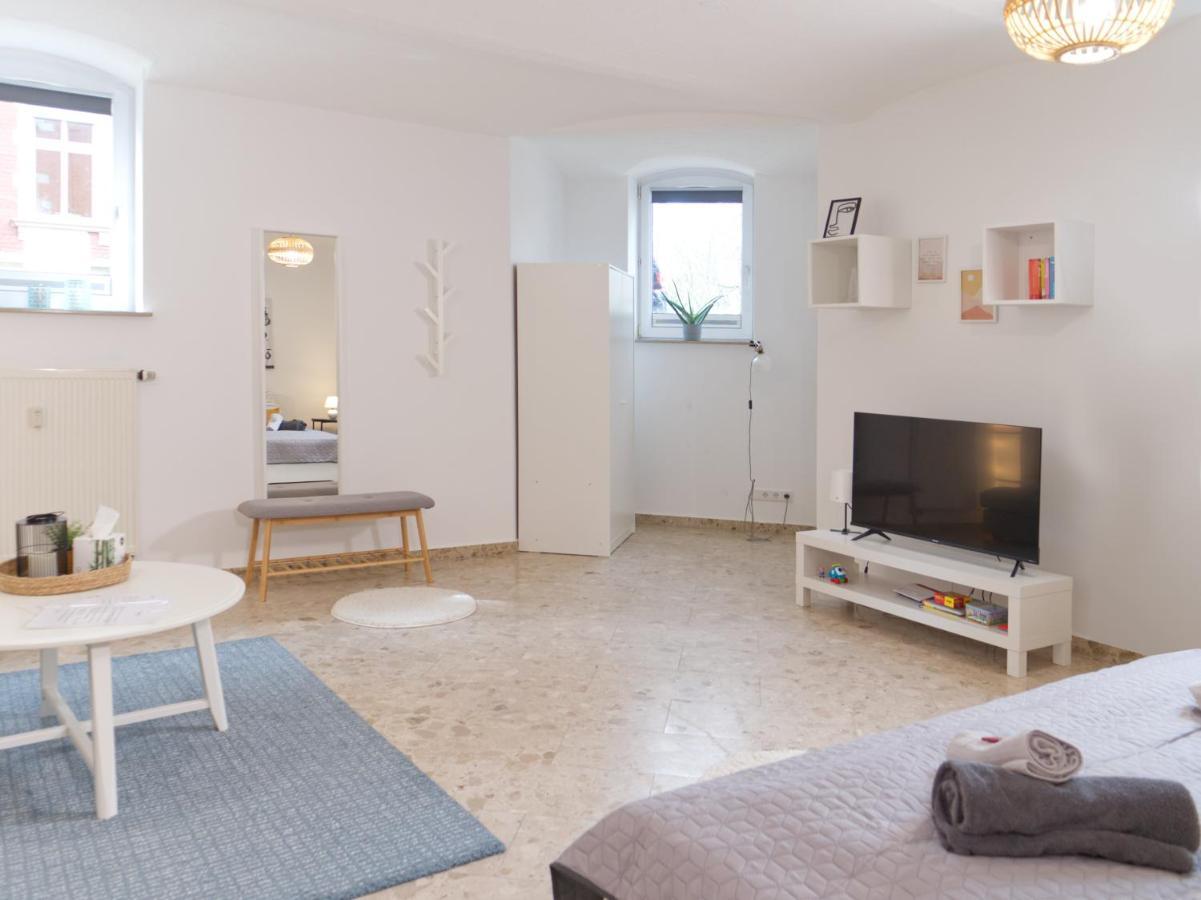 Bohnapartments Elisa - Wohlfuehlapartment Mit 2 Gratis Parkplaetzen Und 3 Schlafzimmern - Wlan - Vollausstattung Erfurt Exterior photo