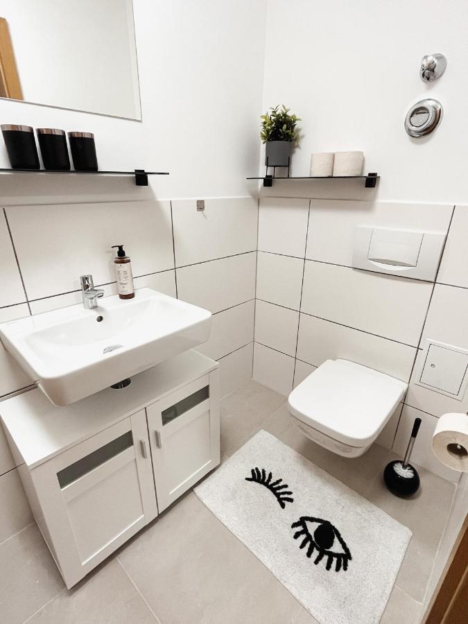 Bohnapartments Elisa - Wohlfuehlapartment Mit 2 Gratis Parkplaetzen Und 3 Schlafzimmern - Wlan - Vollausstattung Erfurt Exterior photo