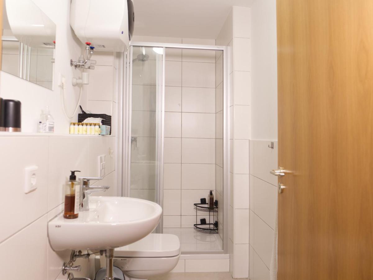 Bohnapartments Elisa - Wohlfuehlapartment Mit 2 Gratis Parkplaetzen Und 3 Schlafzimmern - Wlan - Vollausstattung Erfurt Exterior photo
