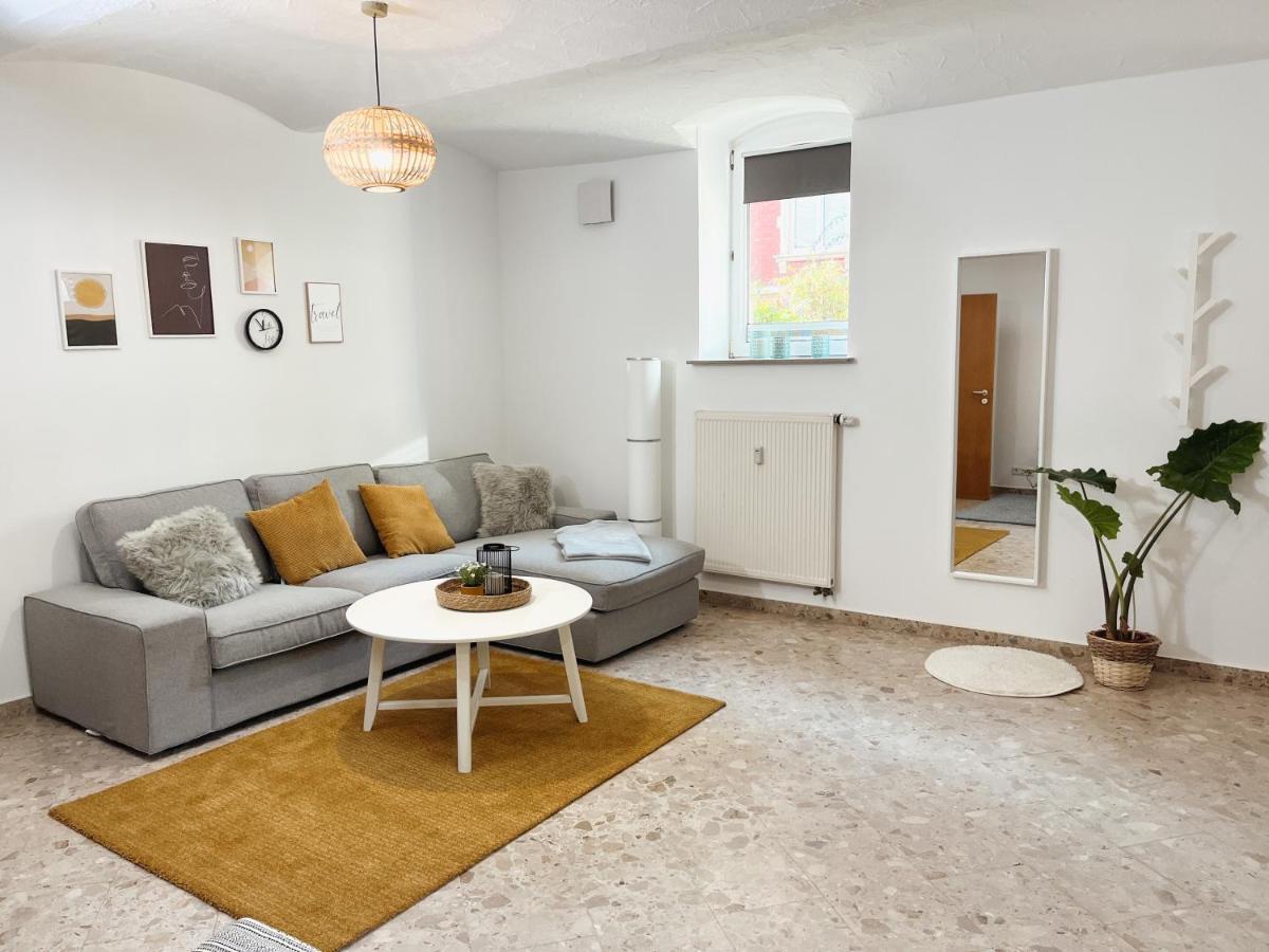 Bohnapartments Elisa - Wohlfuehlapartment Mit 2 Gratis Parkplaetzen Und 3 Schlafzimmern - Wlan - Vollausstattung Erfurt Exterior photo