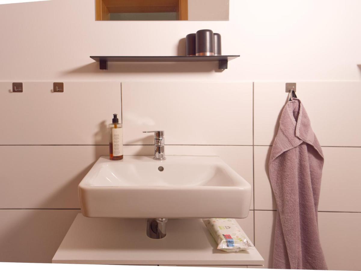 Bohnapartments Elisa - Wohlfuehlapartment Mit 2 Gratis Parkplaetzen Und 3 Schlafzimmern - Wlan - Vollausstattung Erfurt Exterior photo